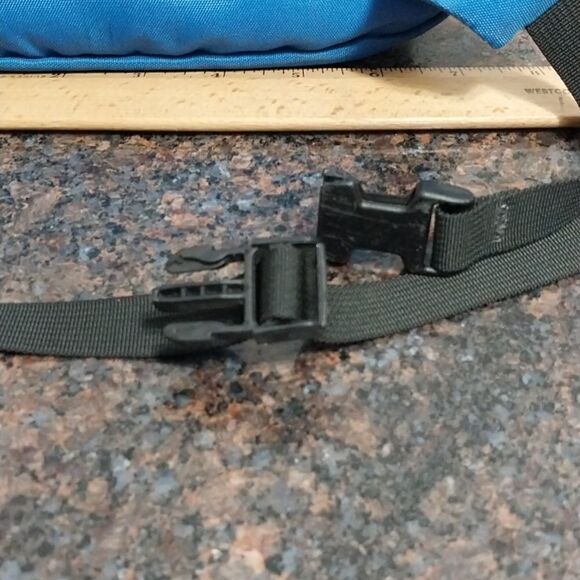 Eagle Creek Fanny/Crossbody Bag. - Picture 4 of 7